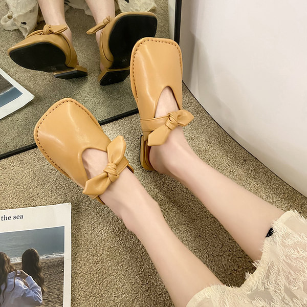 Sieviešu slēgtas čības ar eko ādas lentīti