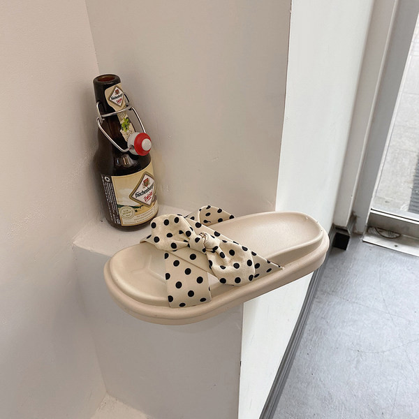 Sieviešu ikdienas čības ar punktu zolēm - divu krāsu