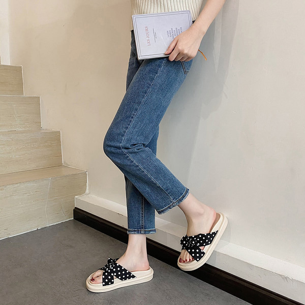 Sieviešu ikdienas čības ar punktu zolēm - divu krāsu