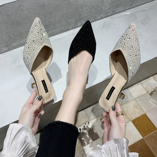 Női papucs hegyes modell kövekkel és sarokkal