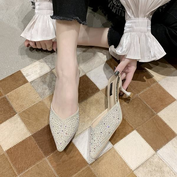 Női papucs hegyes modell kövekkel és sarokkal