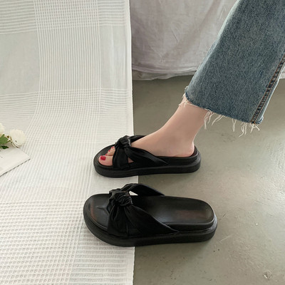 Papuci moderni de dama cu bretele din piele si talpa plata