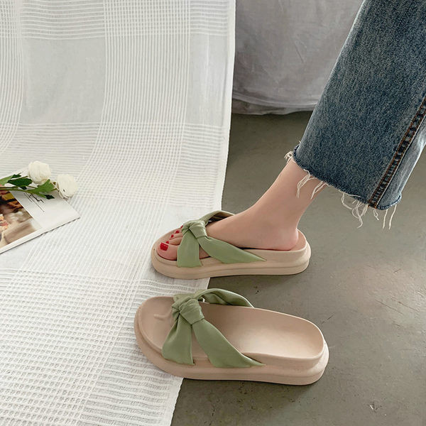 Papuci moderni de dama cu bretele din piele si talpa plata