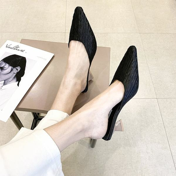 Papuci dama model ascutit cu toc