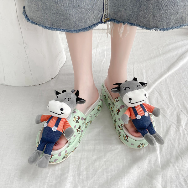 Sieviešu čības ar augstu platformu un 3D elementu