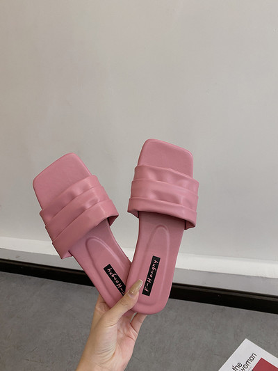 Vienkrāsainas sieviešu ādas čības ar plakanu zoli