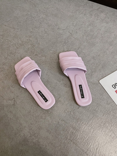 Vienkrāsainas sieviešu ādas čības ar plakanu zoli