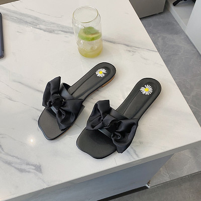 Sieviešu ikdienas čības ar lenti un izšuvumiem