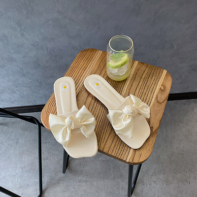 Sieviešu ikdienas čības ar lenti un izšuvumiem