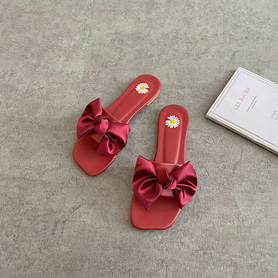 Sieviešu ikdienas čības ar lenti un izšuvumiem