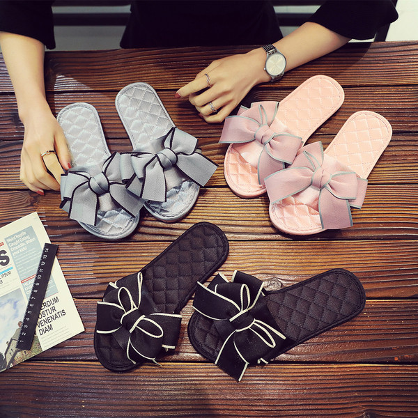 Papuci de damă cu talpă plată și decor panglică - două modele