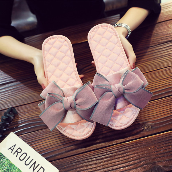 Papuci de damă cu talpă plată și decor panglică - două modele