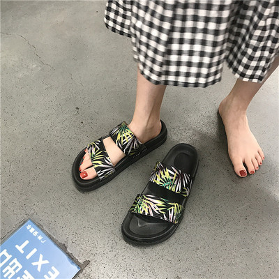 Νέο μοντέλο γυναικείες παντόφλες για το καλοκαίρι με λουλουδάτο μοτίβο