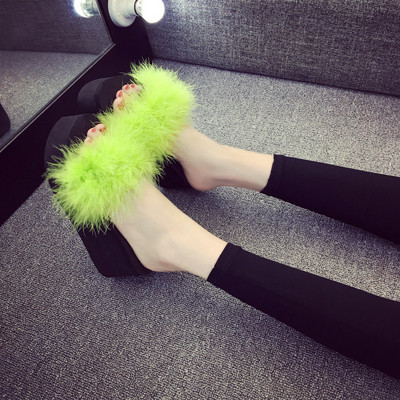 Γυναικείες παντόφλες με διακόσμηση - δύο ύψη πλατφόρμας