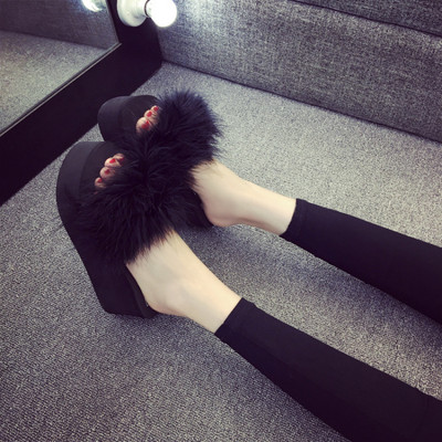 Γυναικείες παντόφλες με διακόσμηση - δύο ύψη πλατφόρμας