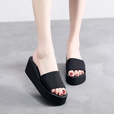 Sieviešu ikdienas čības baltā un melnā krāsā ar platformu