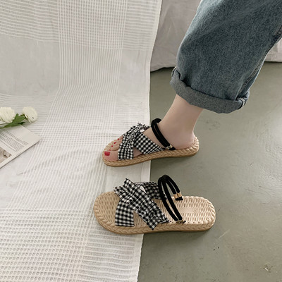 Jauns sieviešu rūtu čību modelis ar lencēm