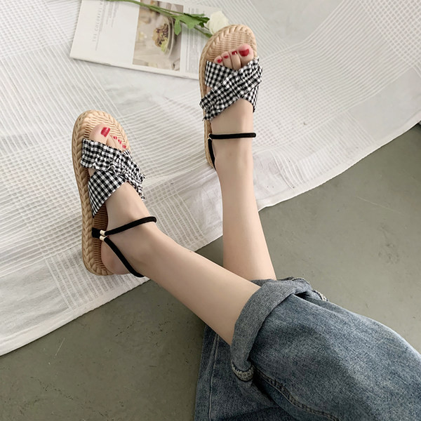 Jauns sieviešu rūtu čību modelis ar lencēm