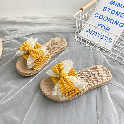 Sieviešu čības ar plakanu zoli un mežģīņu lenti