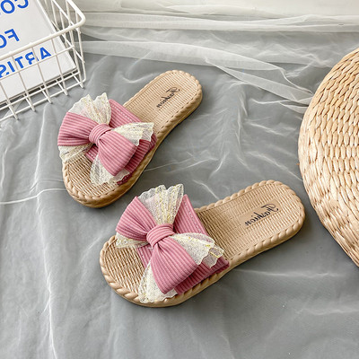 Sieviešu čības ar plakanu zoli un mežģīņu lenti