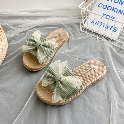 Sieviešu čības ar plakanu zoli un mežģīņu lenti