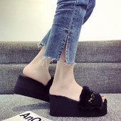 Sieviešu ikdienas čības uz platformas ar akmeņiem un dūnām