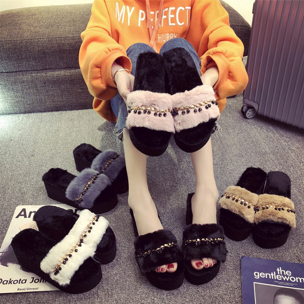 Sieviešu ikdienas čības uz platformas ar akmeņiem un dūnām