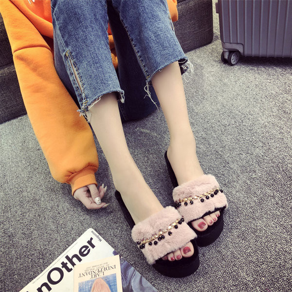 Sieviešu ikdienas čības uz platformas ar akmeņiem un dūnām