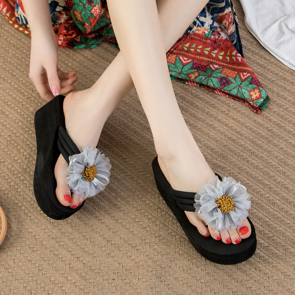 Sieviešu modernas čības ar platformu un 3D ziedu