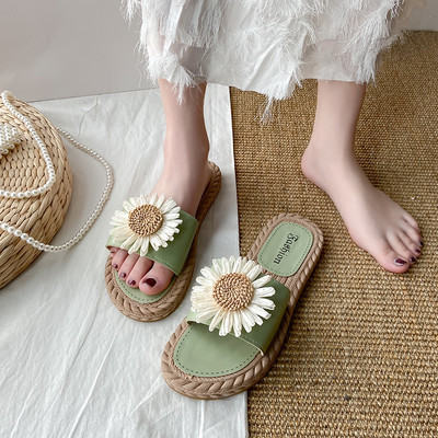 Papuci de damă cu talpă plată și decor 3D