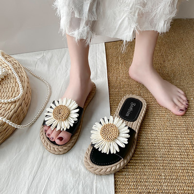 Papuci de damă cu talpă plată și decor 3D