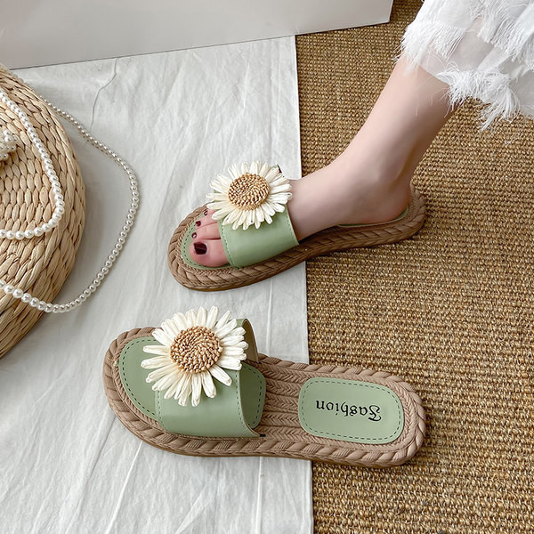 Papuci de damă cu talpă plată și decor 3D