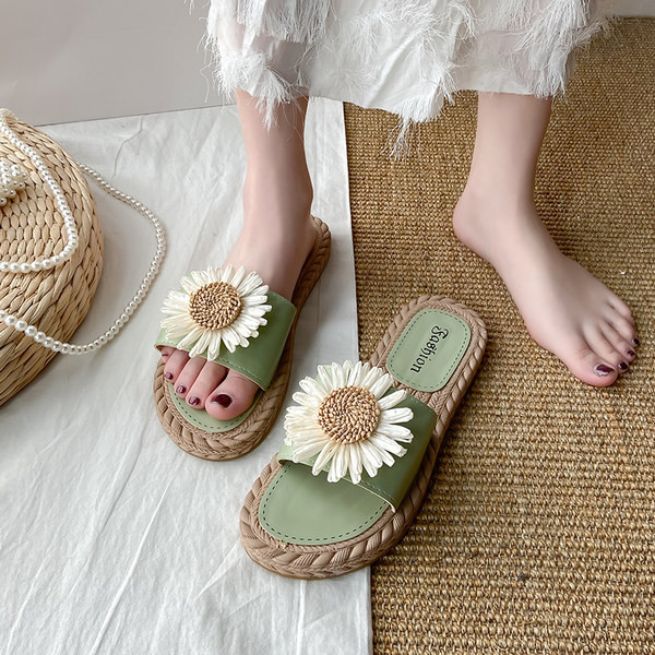 Papuci de damă cu talpă plată și decor 3D