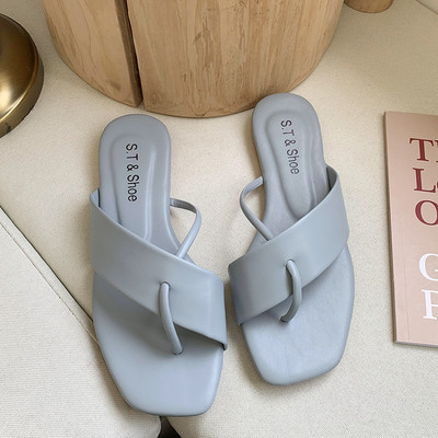 Sieviešu ikdienas čības no mākslīgās ādas ar plakanu zoli