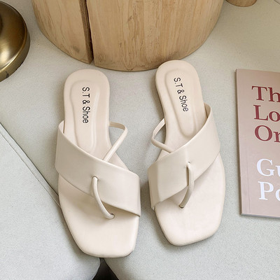 Sieviešu ikdienas čības no mākslīgās ādas ar plakanu zoli