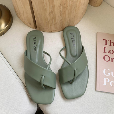 Sieviešu ikdienas čības no mākslīgās ādas ar plakanu zoli