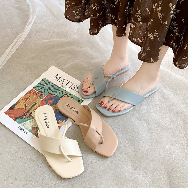 Sieviešu ikdienas čības no mākslīgās ādas ar plakanu zoli