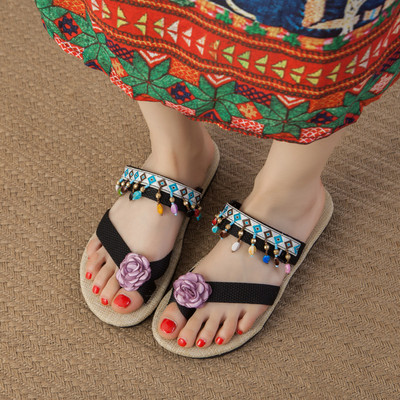 Jauns sieviešu čību modelis ar 3D elementiem