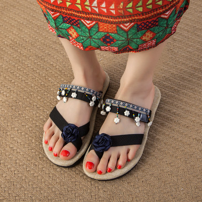 Jauns sieviešu čību modelis ar 3D elementiem