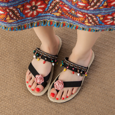 Jauns sieviešu čību modelis ar 3D elementiem