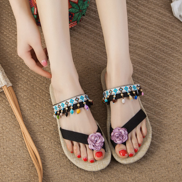 Jauns sieviešu čību modelis ar 3D elementiem