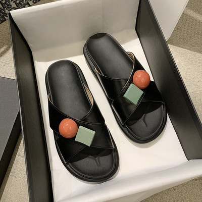 Vasaras ikdienas čības ar 3D apdari