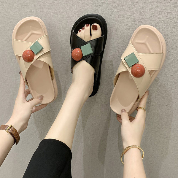 Vasaras ikdienas čības ar 3D apdari