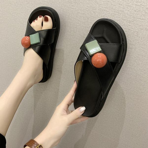 Vasaras ikdienas čības ar 3D apdari