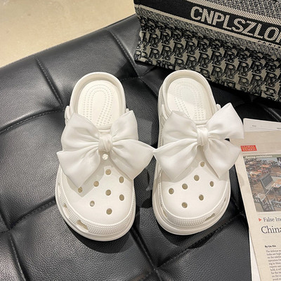 Jauns gumijas crocs modelis ar tekstila lenti