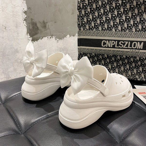 Jauns gumijas crocs modelis ar tekstila lenti