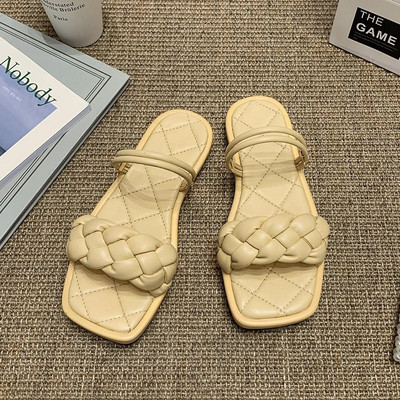 Jauns sieviešu ādas čību modelis ar plakanu zoli vairākās krāsās