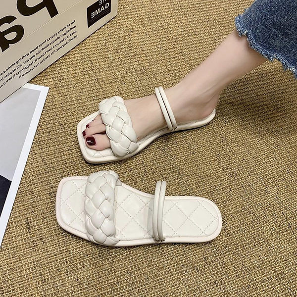 Jauns sieviešu ādas čību modelis ar plakanu zoli vairākās krāsās