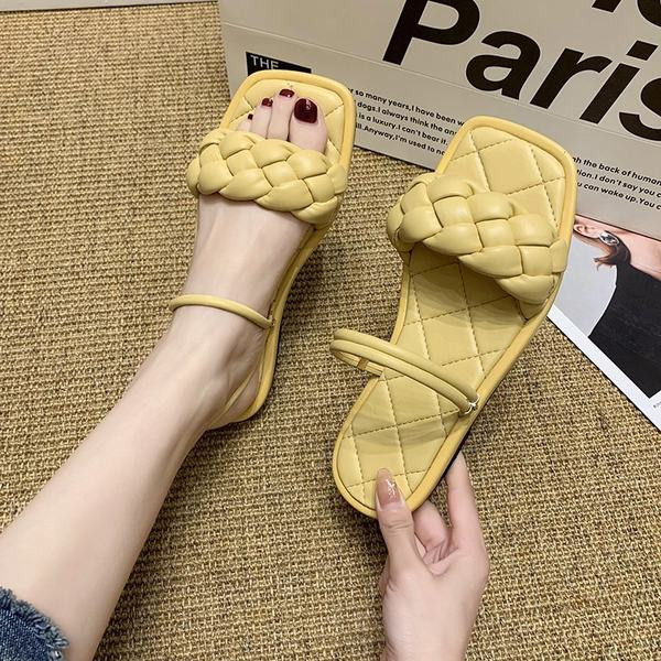 Jauns sieviešu ādas čību modelis ar plakanu zoli vairākās krāsās