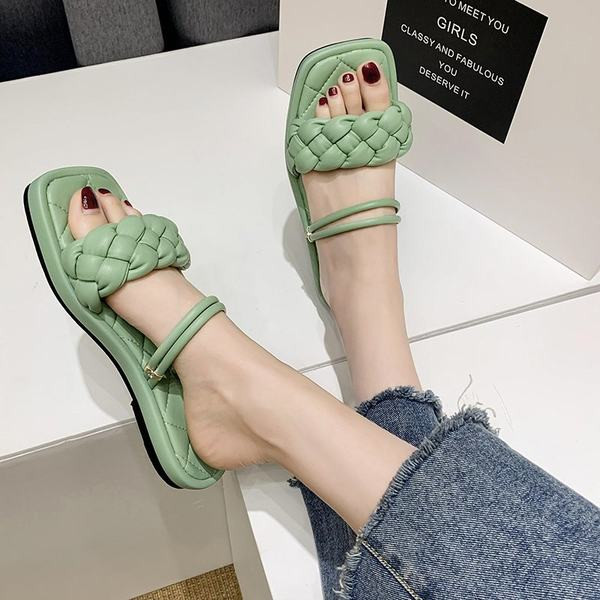 Jauns sieviešu ādas čību modelis ar plakanu zoli vairākās krāsās